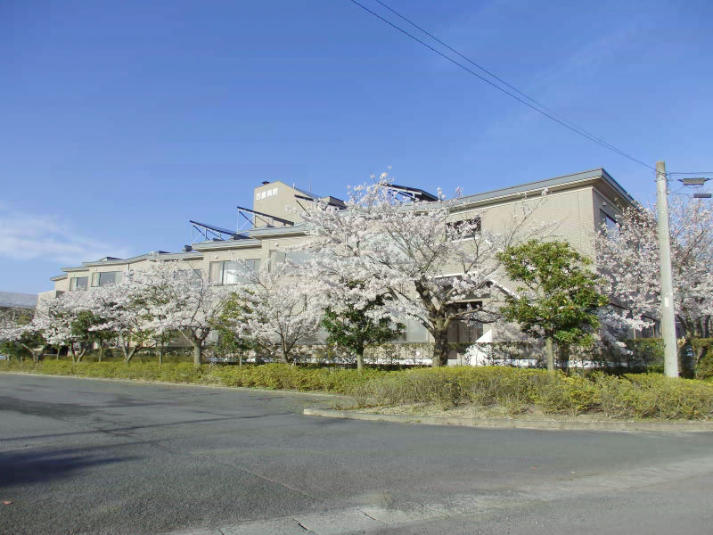 四倉病院外観桜